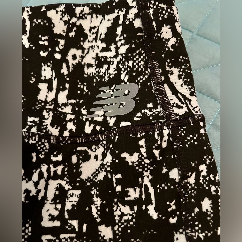 New Balance Women’s Jogging Pants - Picture 3 of 11